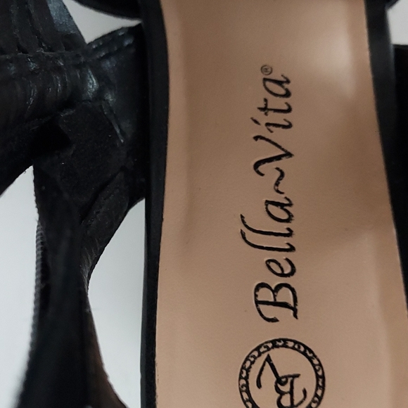 Bella-Vita Black Strappy Suede Heels With Side Zippers Size 7M NWOT - Picture 4 of 11